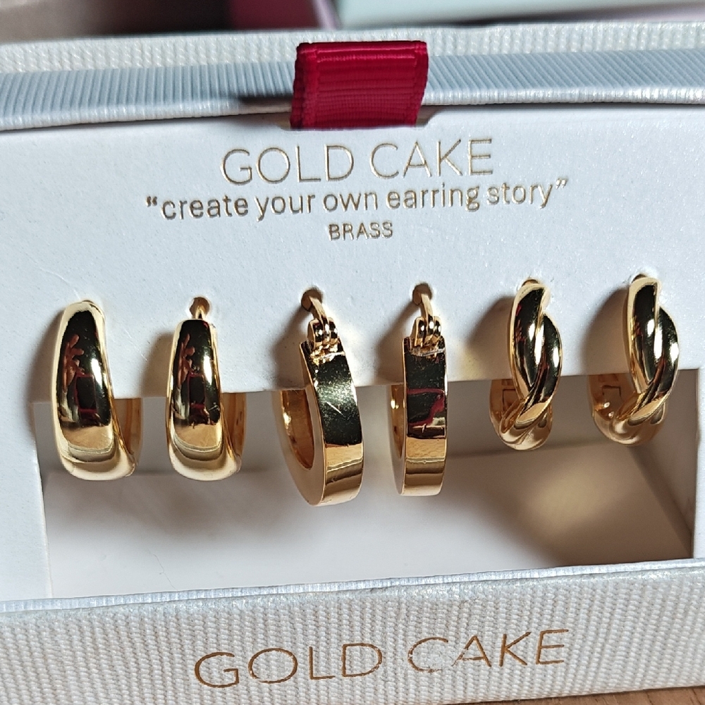 Gold Cake Elegant Gold Hoop Earrings